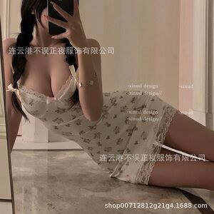 Floral Lace Slip Dress with Built-In Padding – New with Tags (Fits Sizes 0-4)